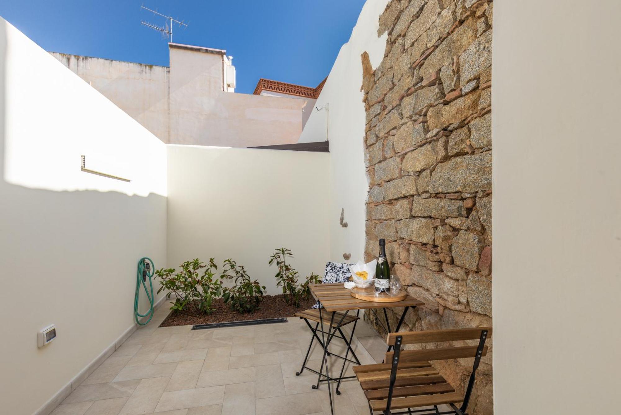 Ausentu Guest House Тортоли Экстерьер фото