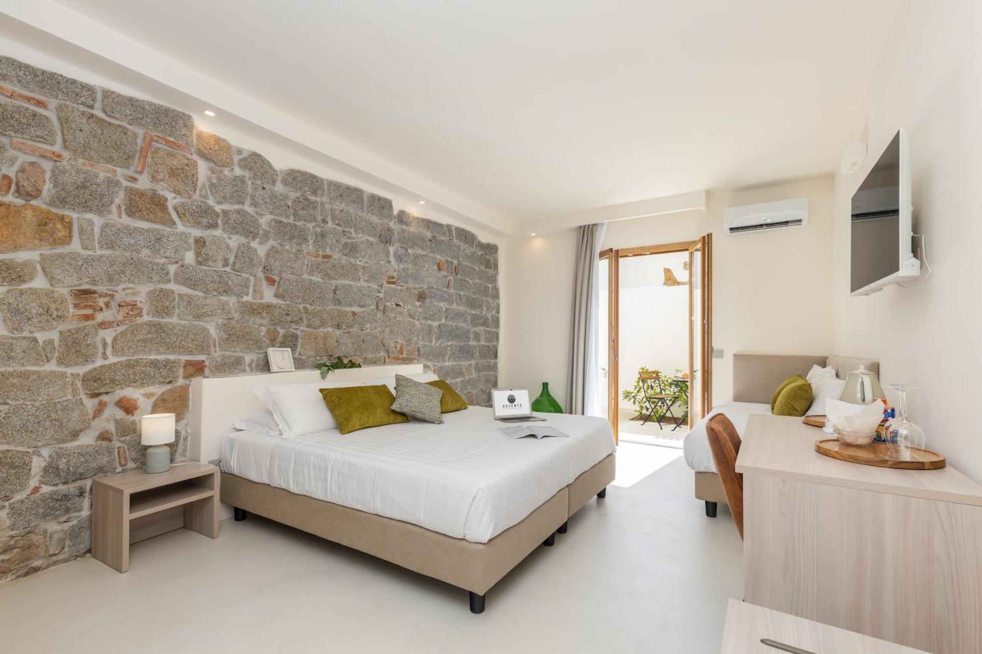 Ausentu Guest House Тортоли Экстерьер фото